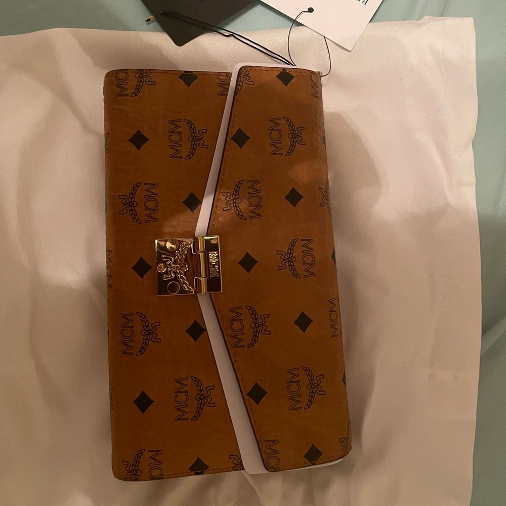 BNWT MCM Tracy Crossbody in Visetos MYZ9SME05CO001, RSVP 650